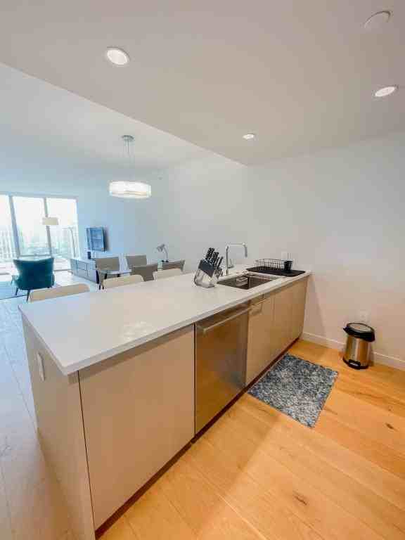 1001 Queen St - Photo 5 of 19