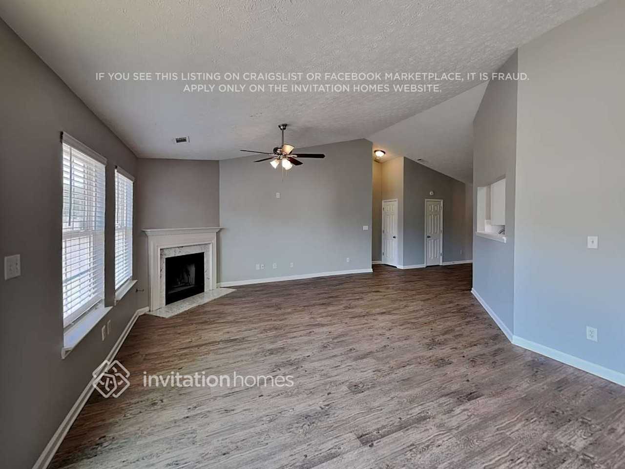 1720 Courtyard Ln - Photo 3 of 18