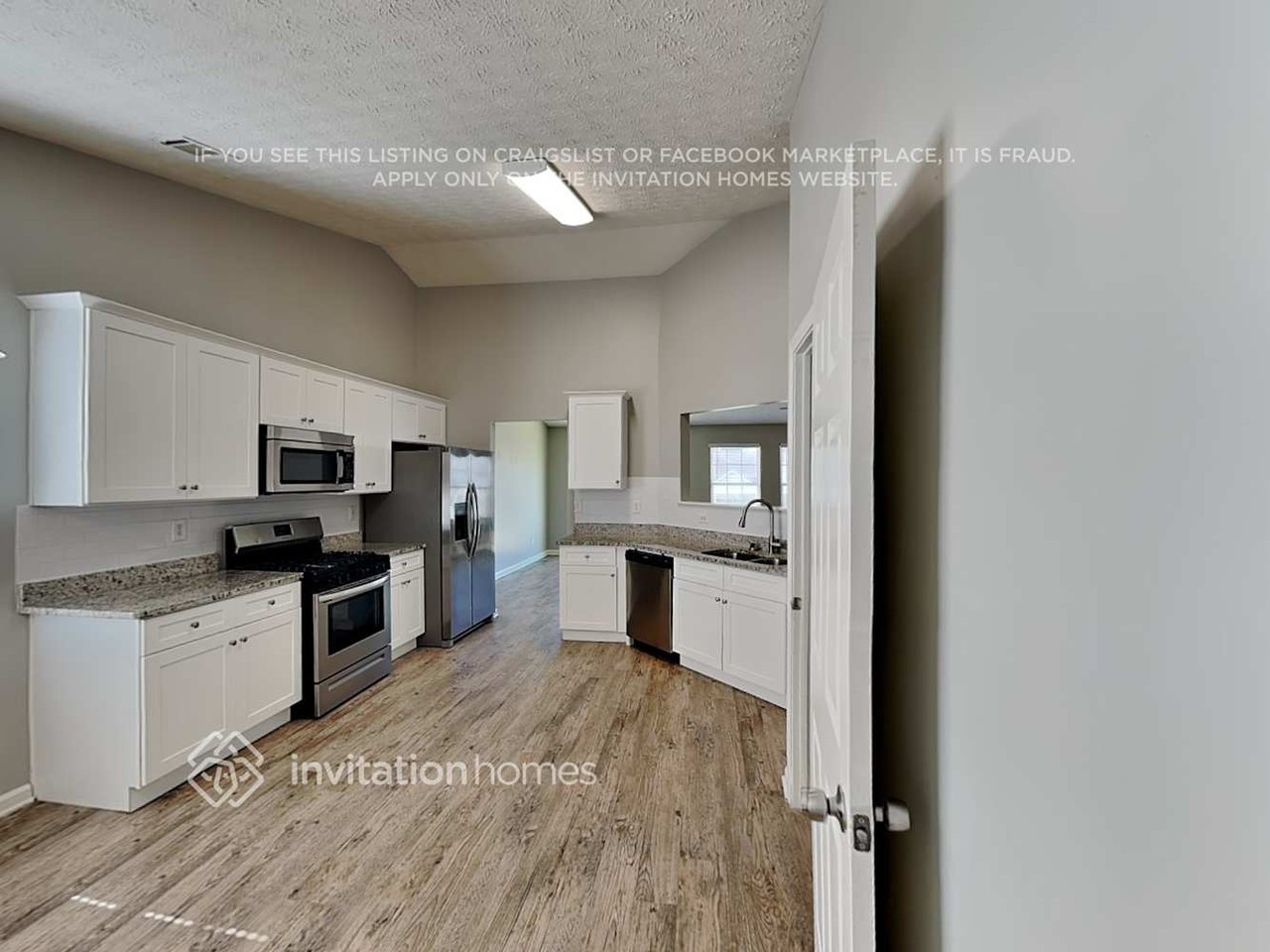 1720 Courtyard Ln - Photo 6 of 18