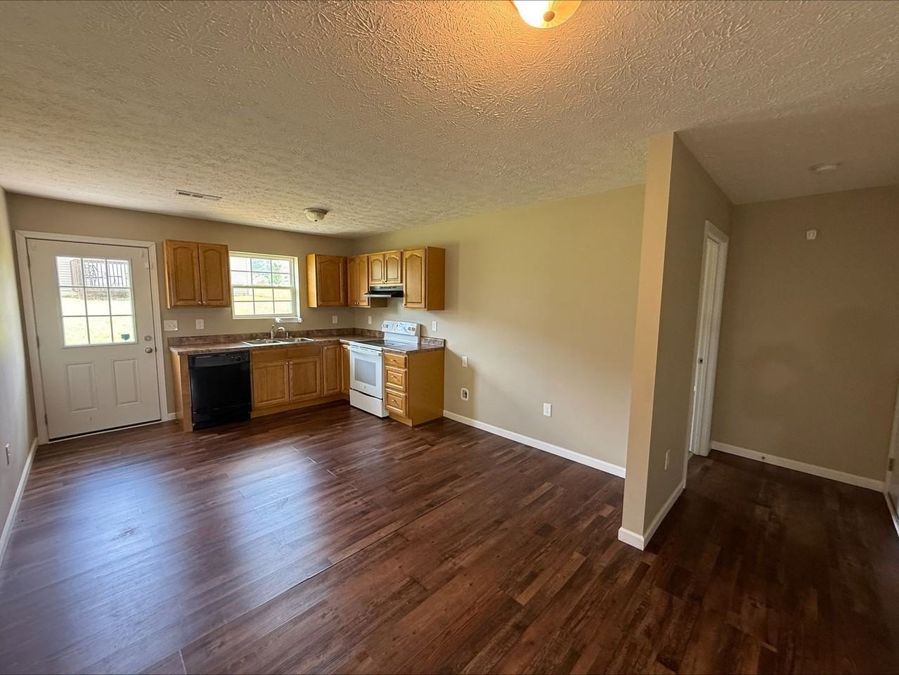 2038 Jonathon Dr - Photo 2 of 13