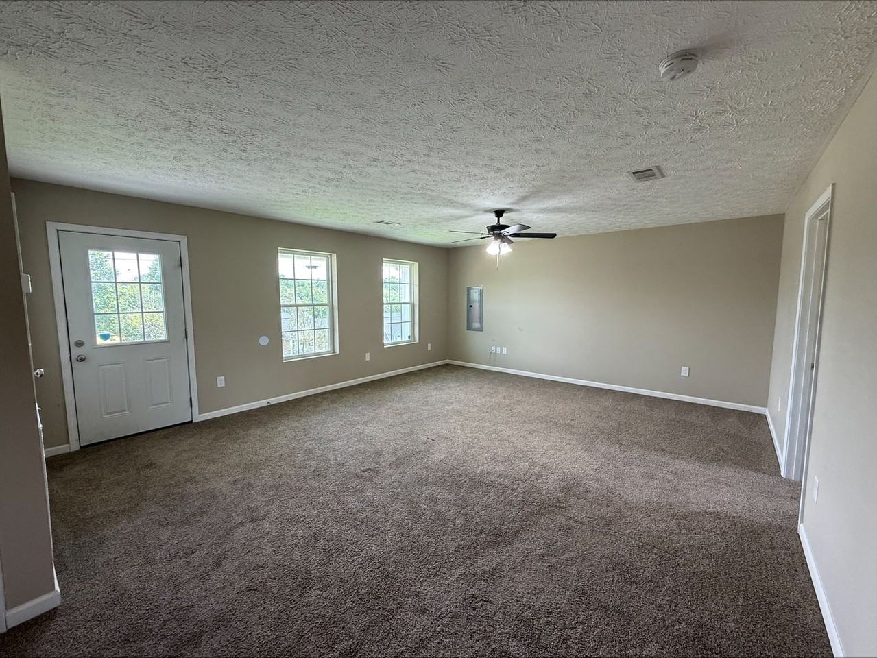 2038 Jonathon Dr - Photo 3 of 13