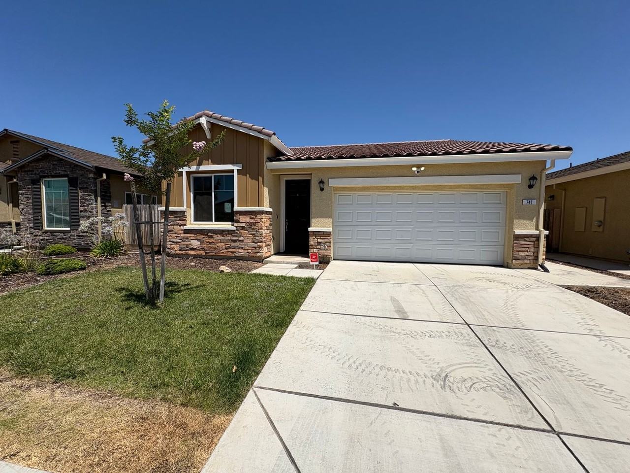 741 Suzanne Dr - Photo 3 of 11