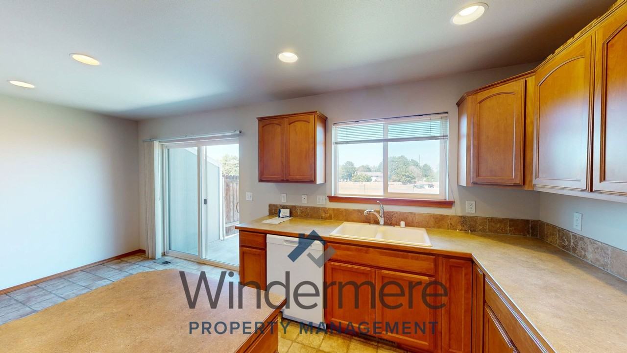 3606 W 19th Ct - Photo 7 of 24