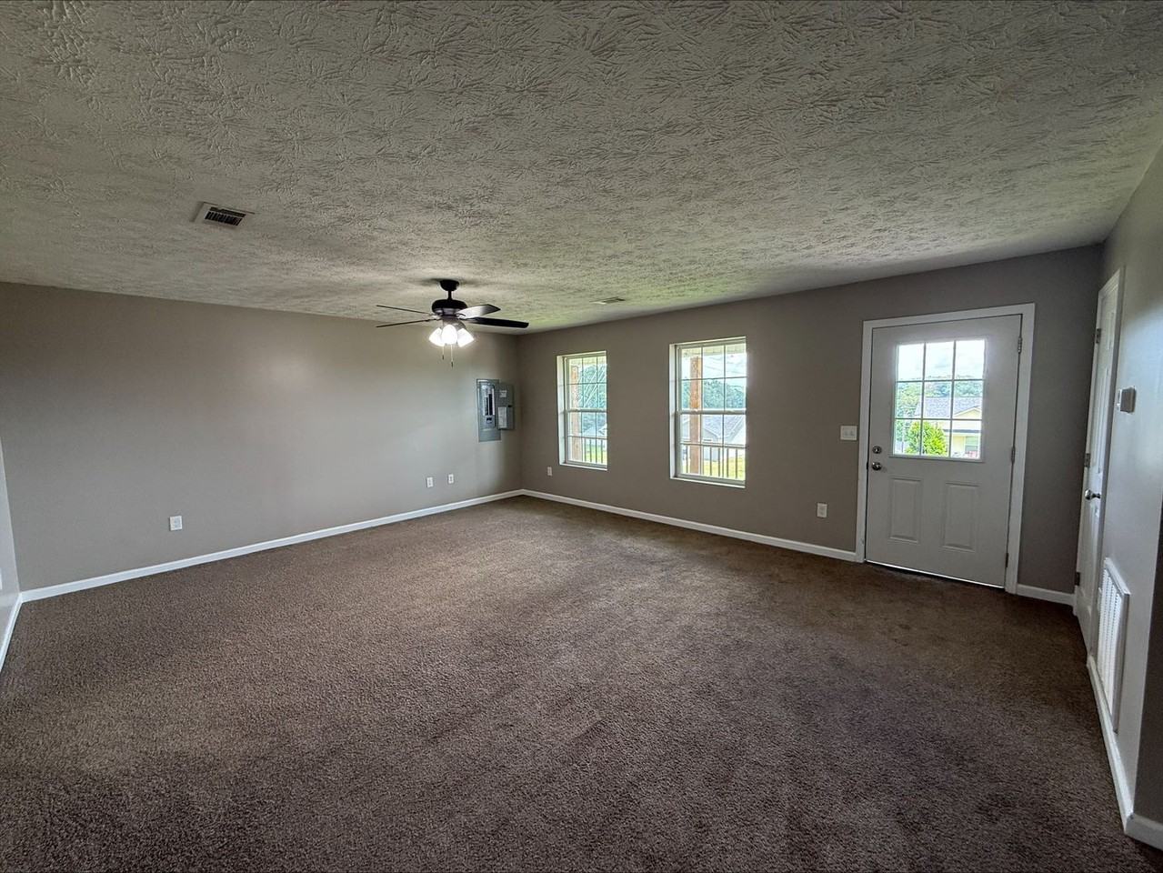 1064 Rosella Dr - Photo 3 of 18