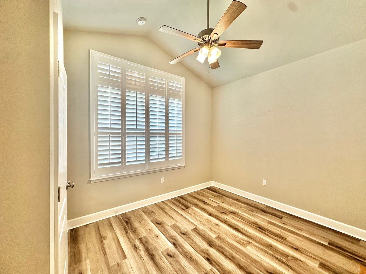 3614 Nw 26th St - Photo 4 of 18