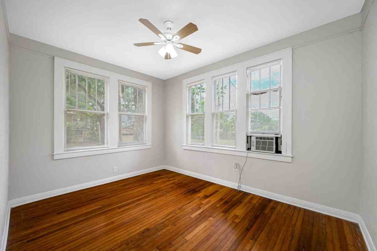 708 E Hollywood St - Photo 4 of 29