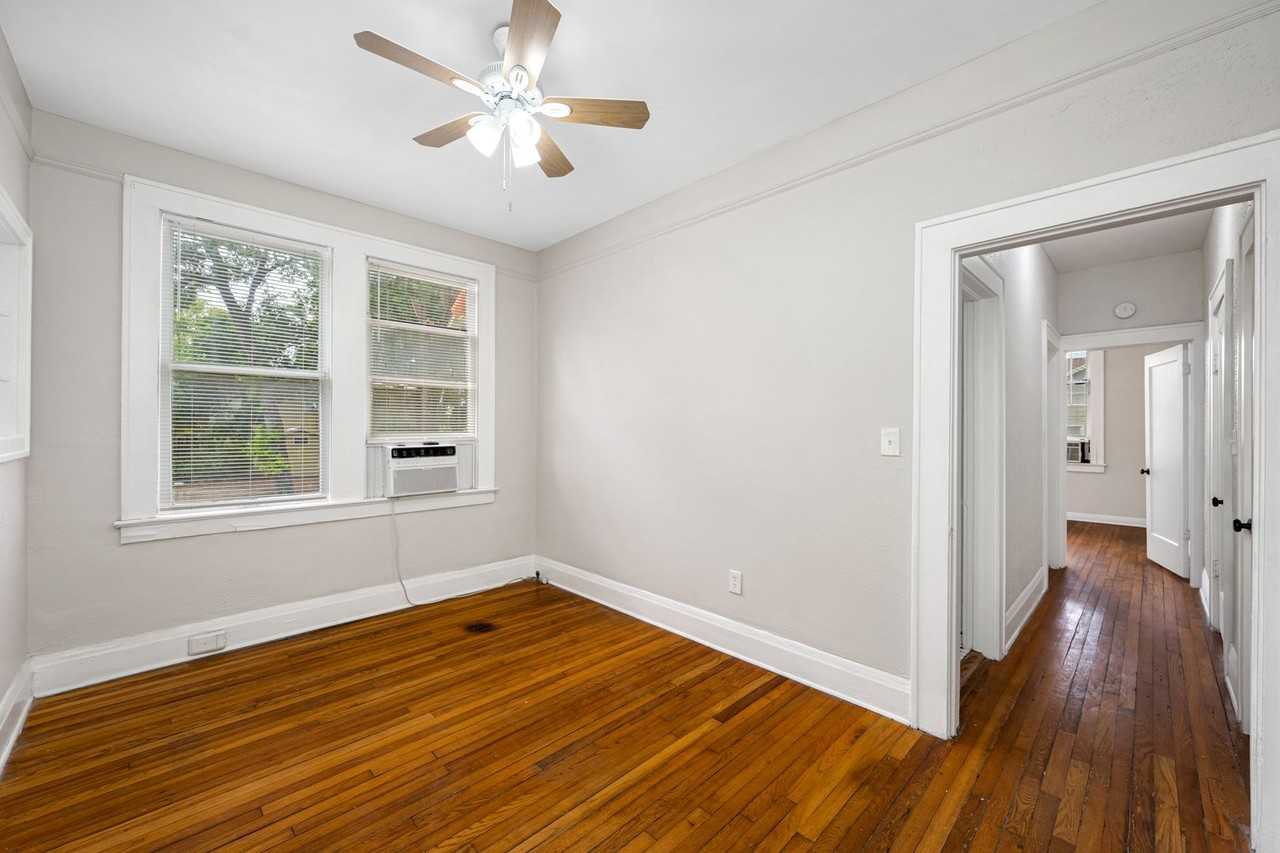 708 E Hollywood St - Photo 7 of 29