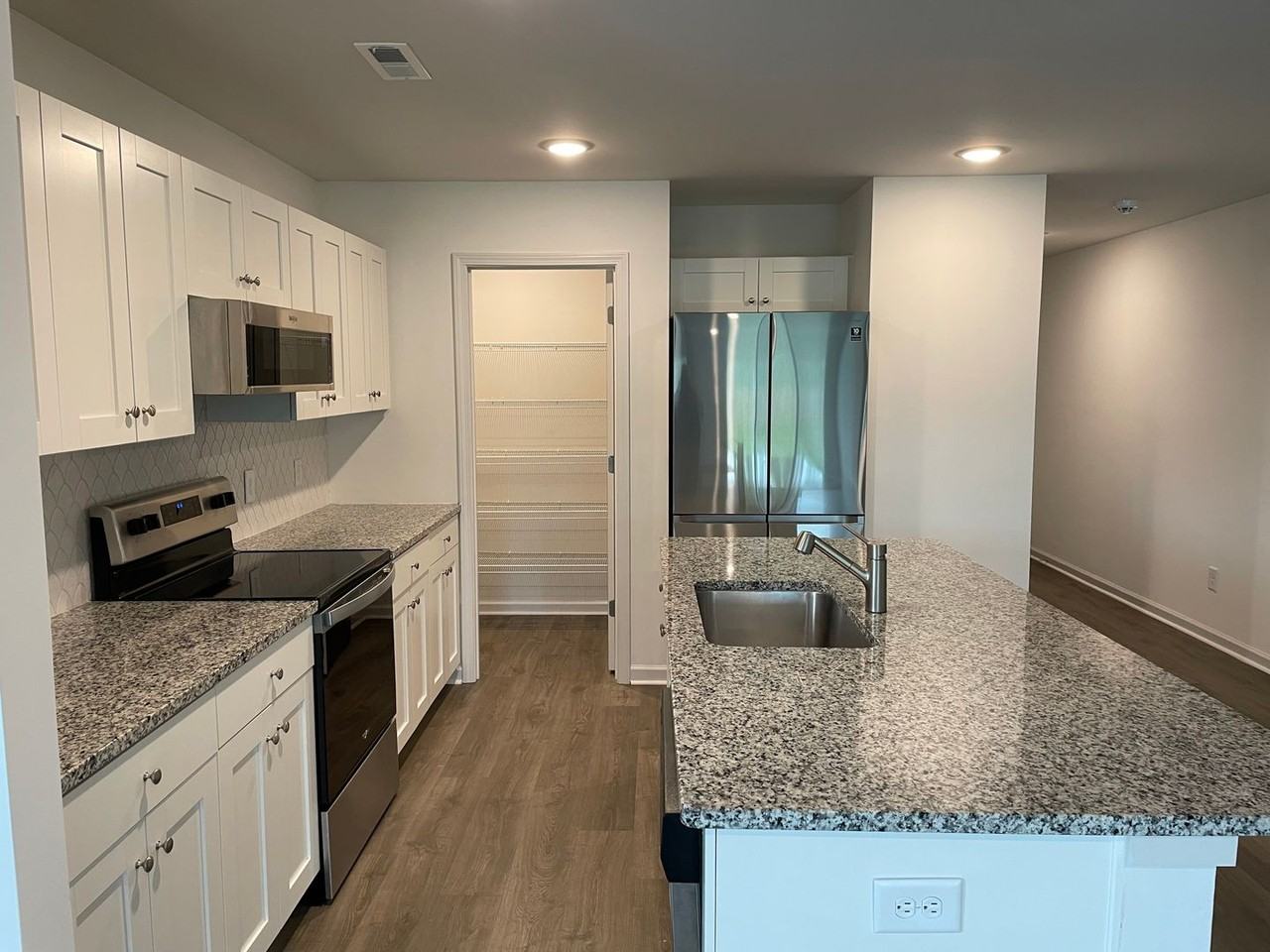 961 Pine Needles Rd - Photo 4 of 31