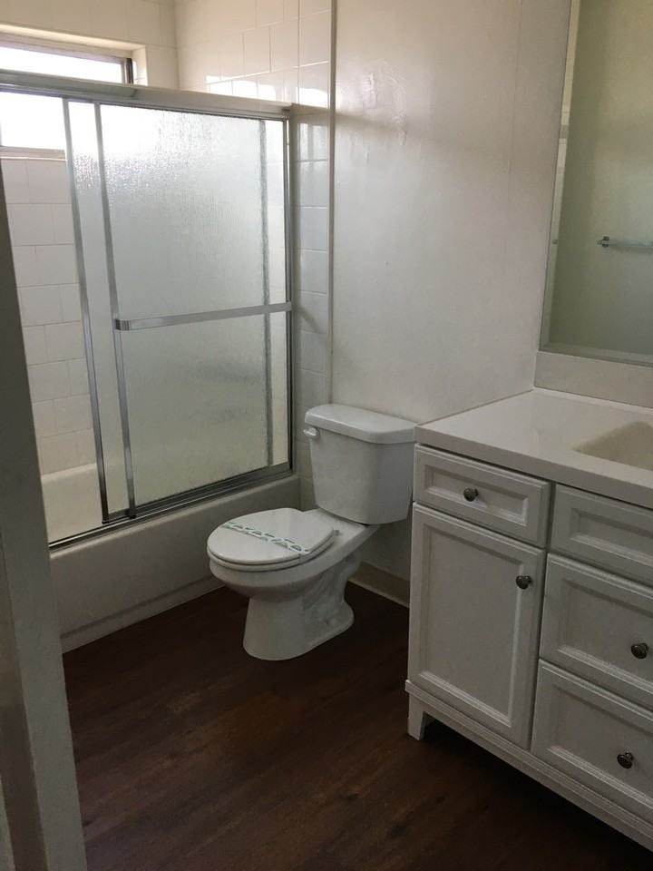 Coach House Apartments - Photo 2 of 6
