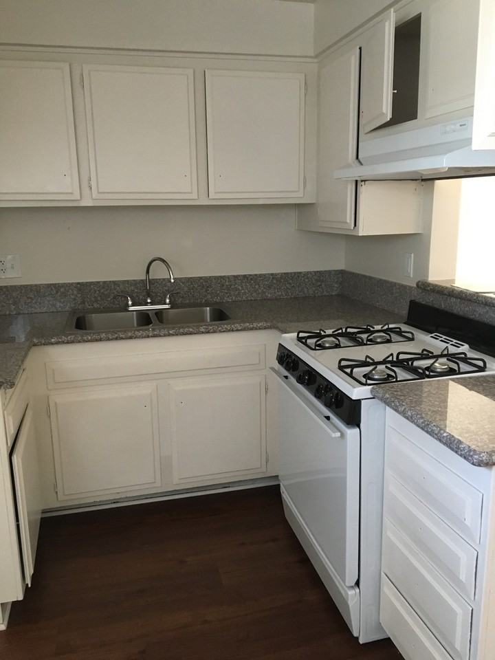 Coach House Apartments - Photo 3 of 6