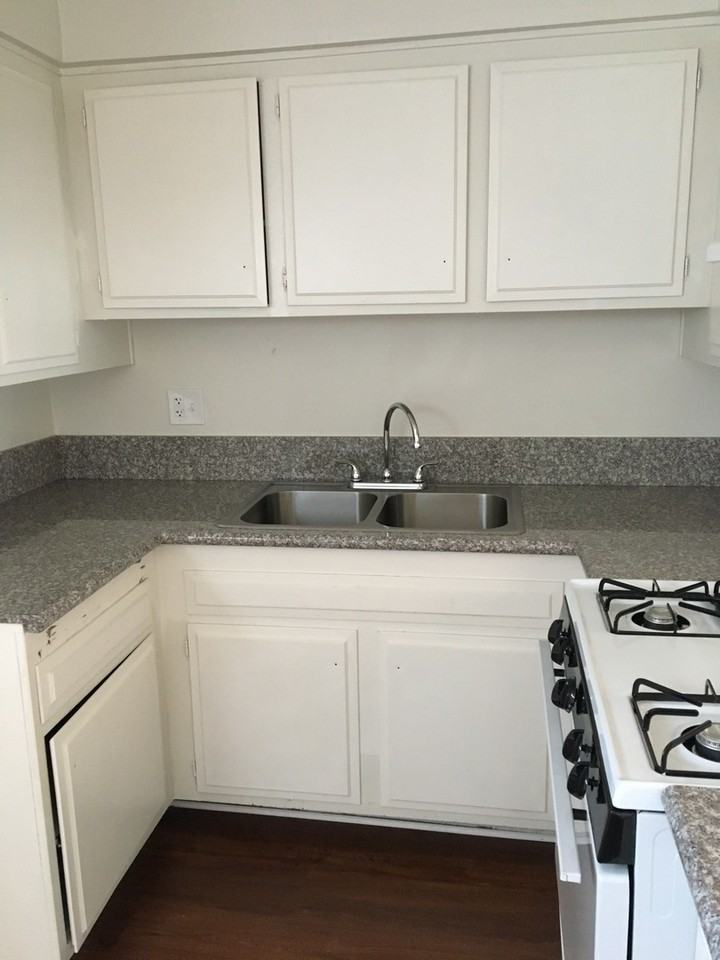 Coach House Apartments - Photo 4 of 6