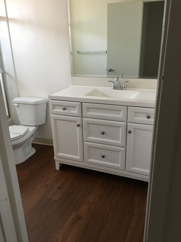 Coach House Apartments - Photo 5 of 6