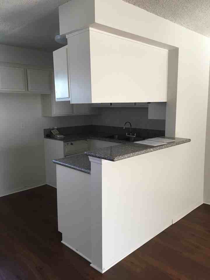 Coach House Apartments - Photo 6 of 6