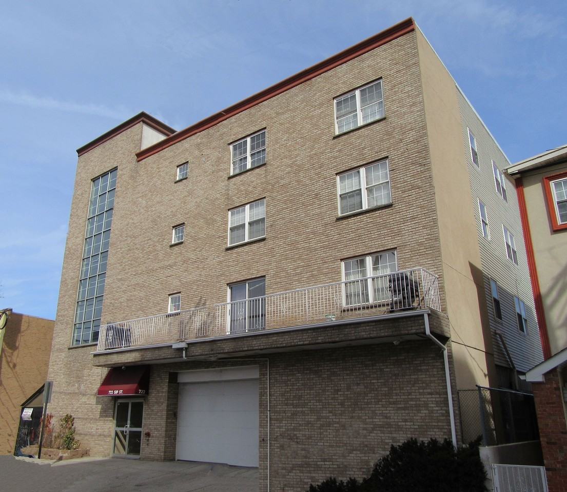 722 - Willow Ridge Apartments LLC - Photo 2 of 2