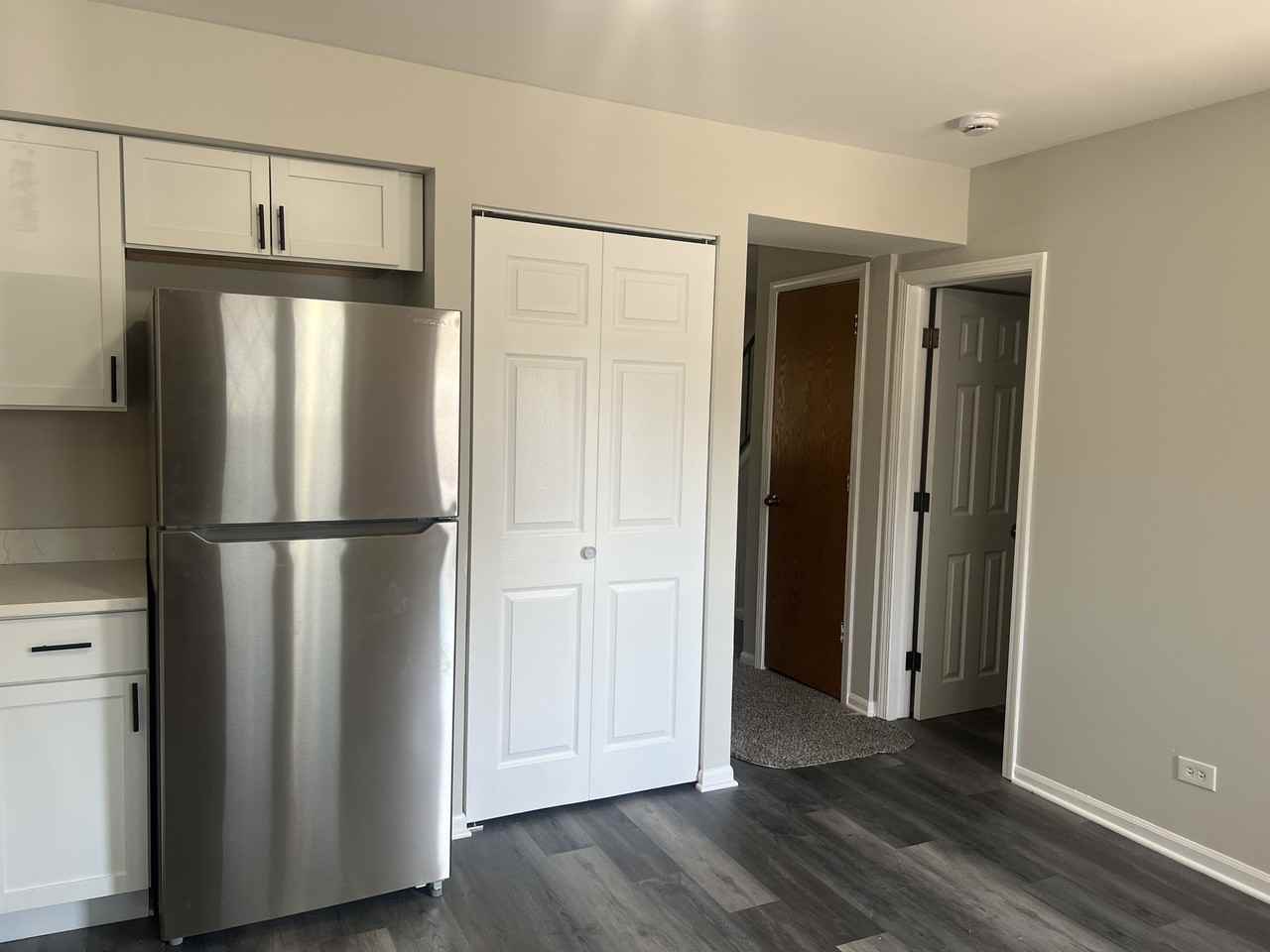 385 N Wood Dale Rd #4 - Photo 2 of 17