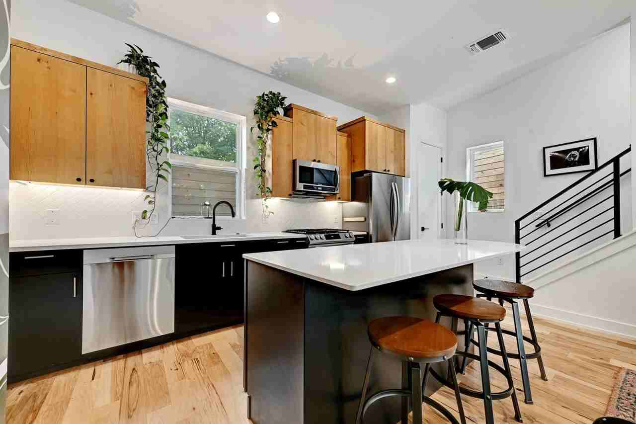 1407 Greenwood Ave #3 - Photo 5 of 13