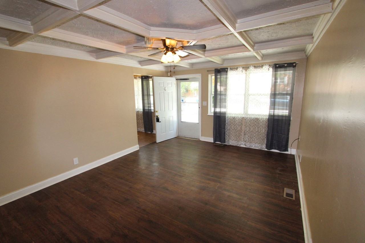 1625 Linnbrook Dr - Photo 2 of 14