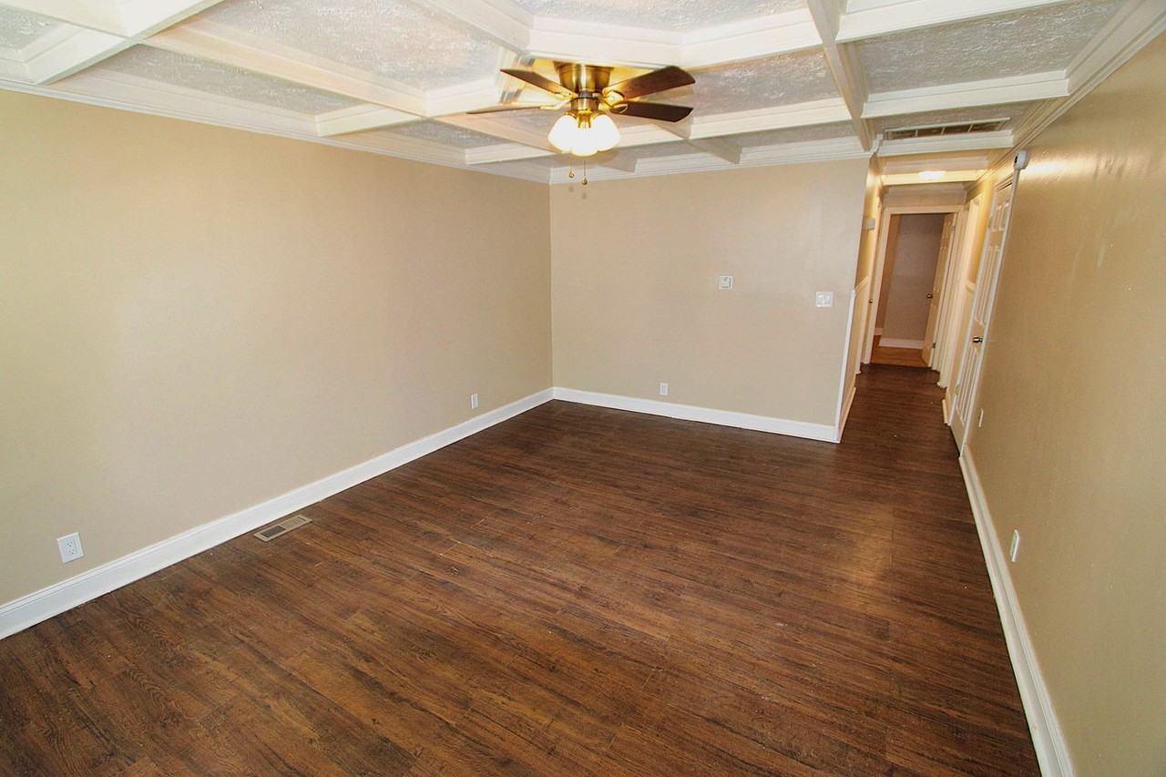 1625 Linnbrook Dr - Photo 3 of 14