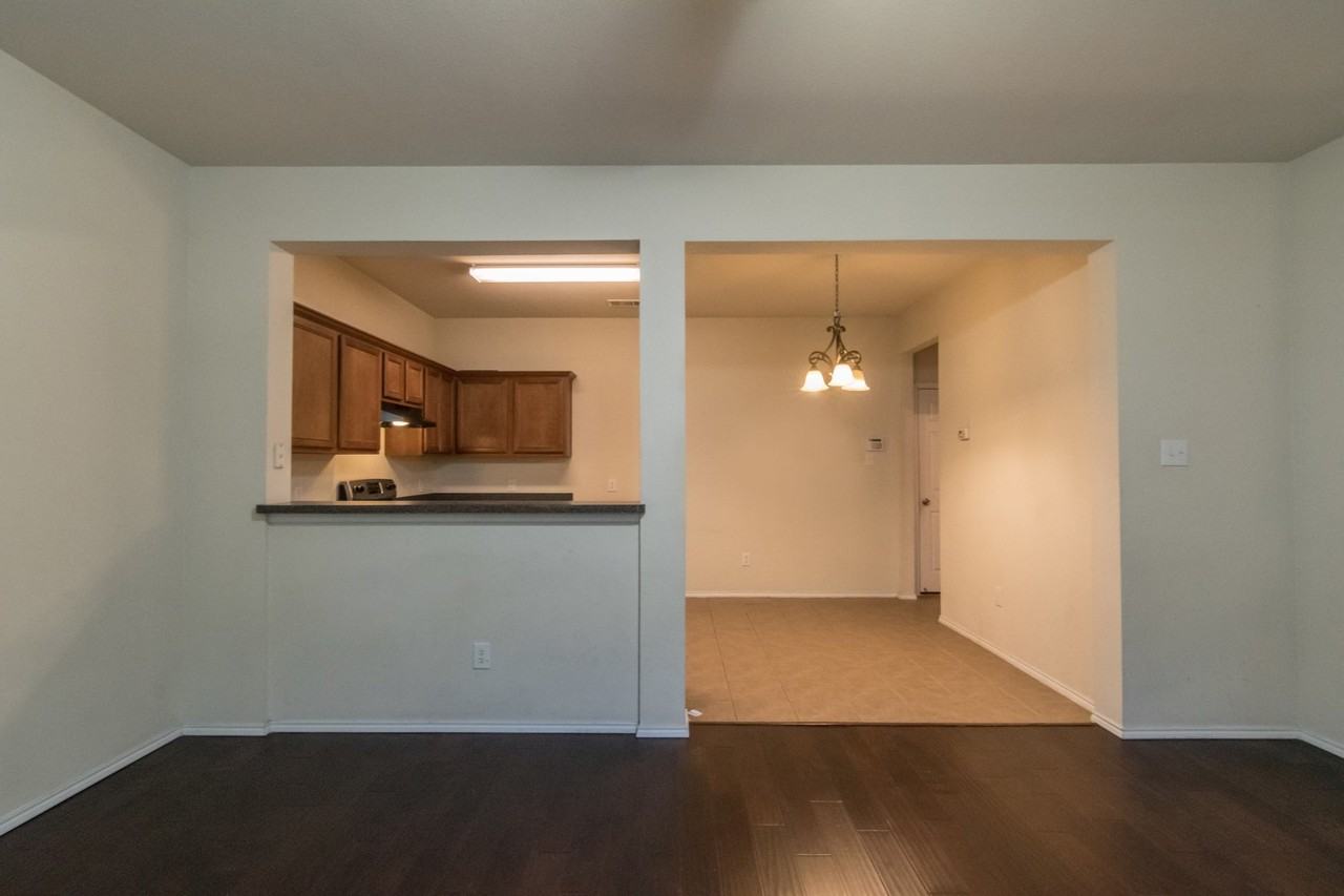 4074 Kyndra Cir - Photo 6 of 27