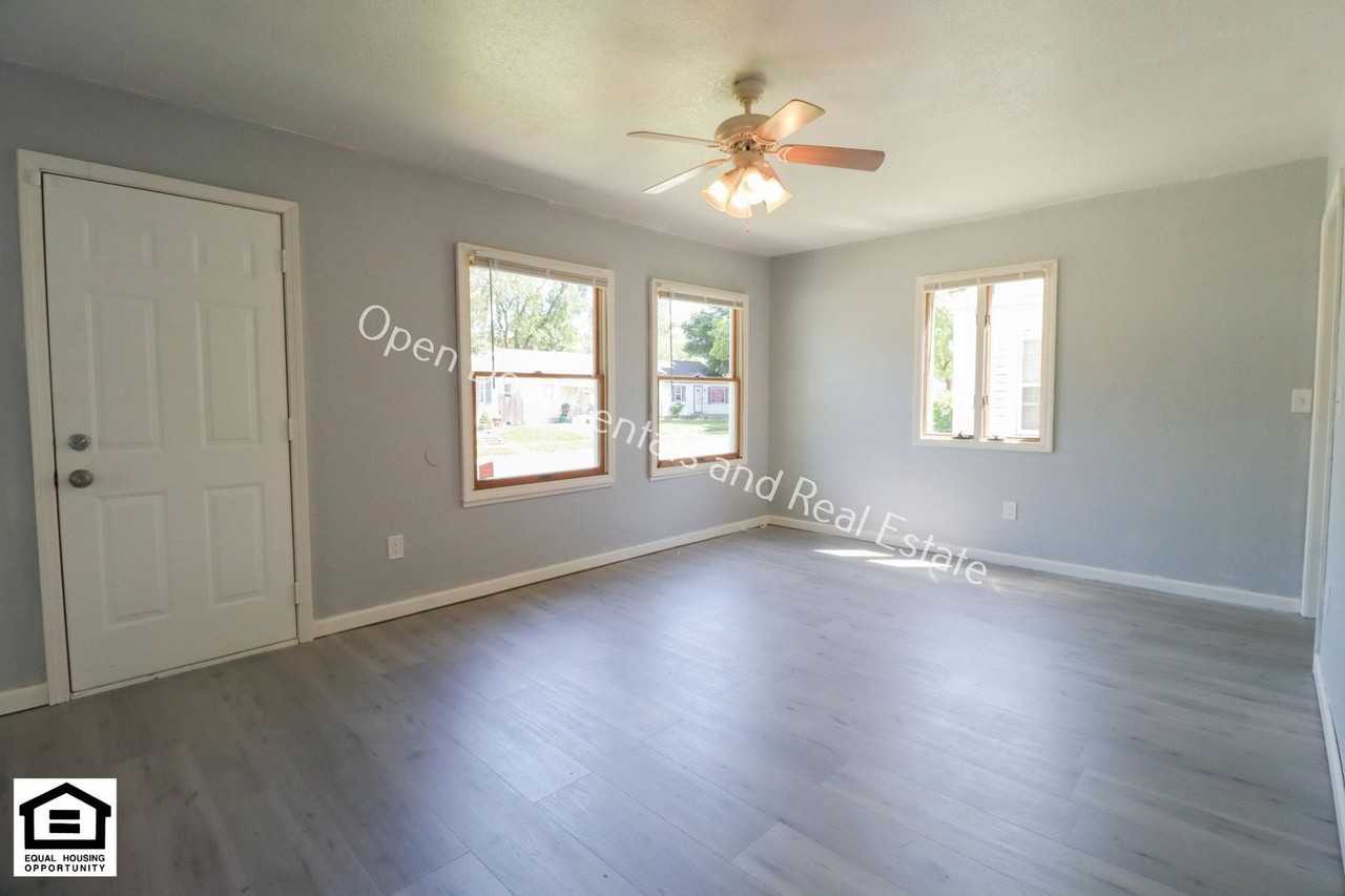 4526 Spatz Ave - Photo 3 of 9