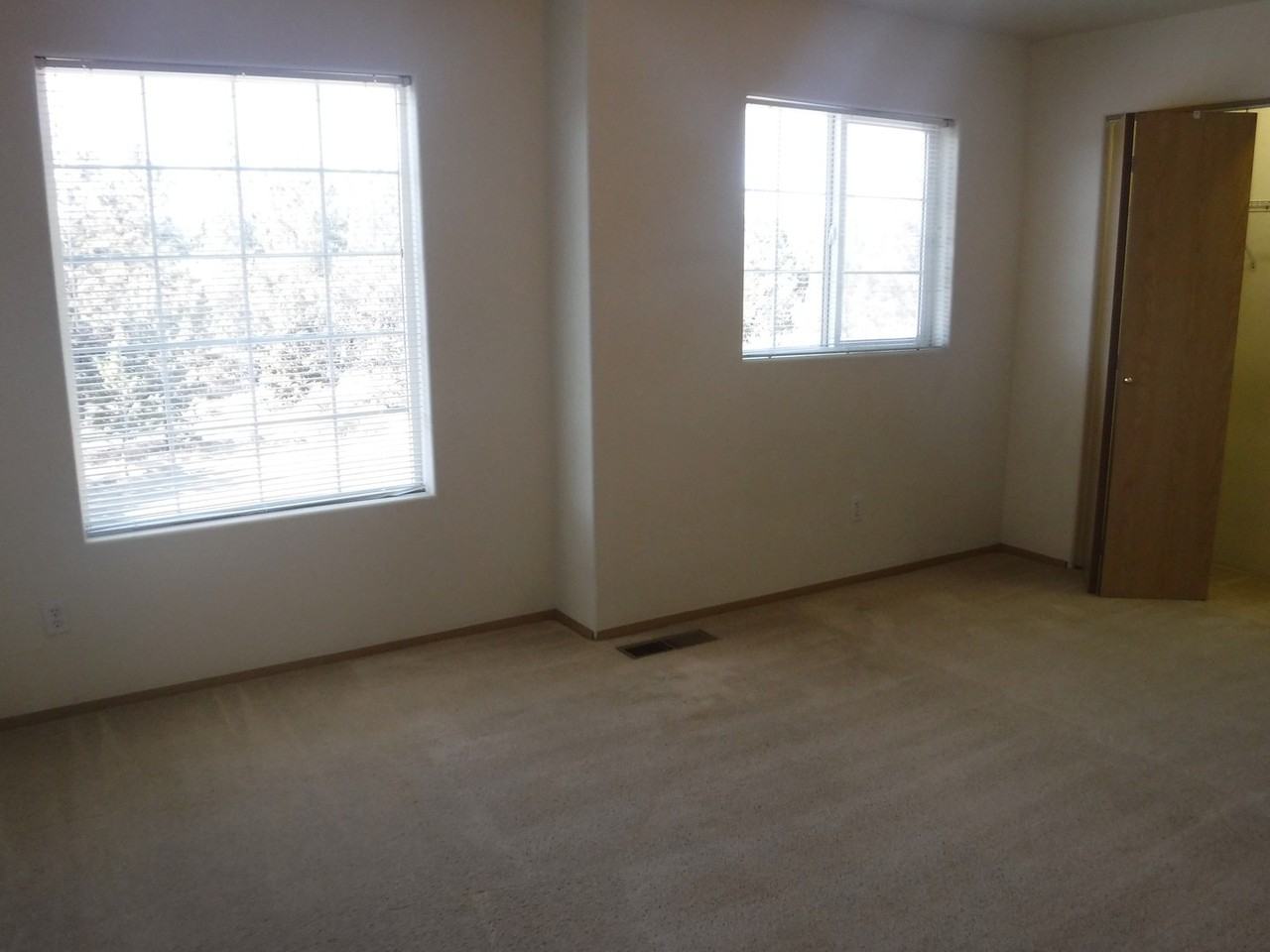 2332 Ne Ocker Dr #3 - Photo 2 of 11