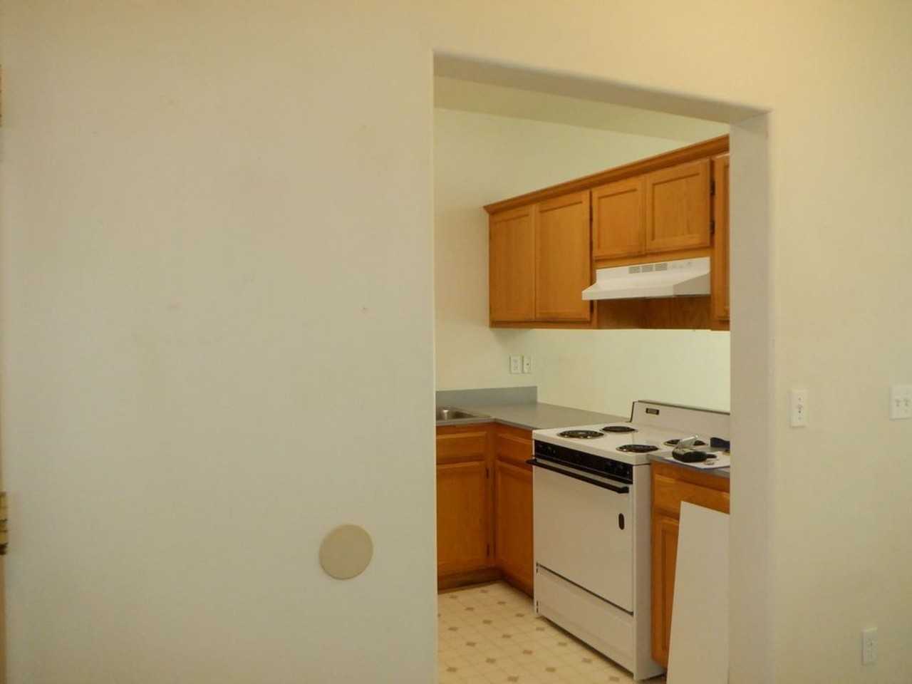 2332 Ne Ocker Dr #3 - Photo 3 of 11