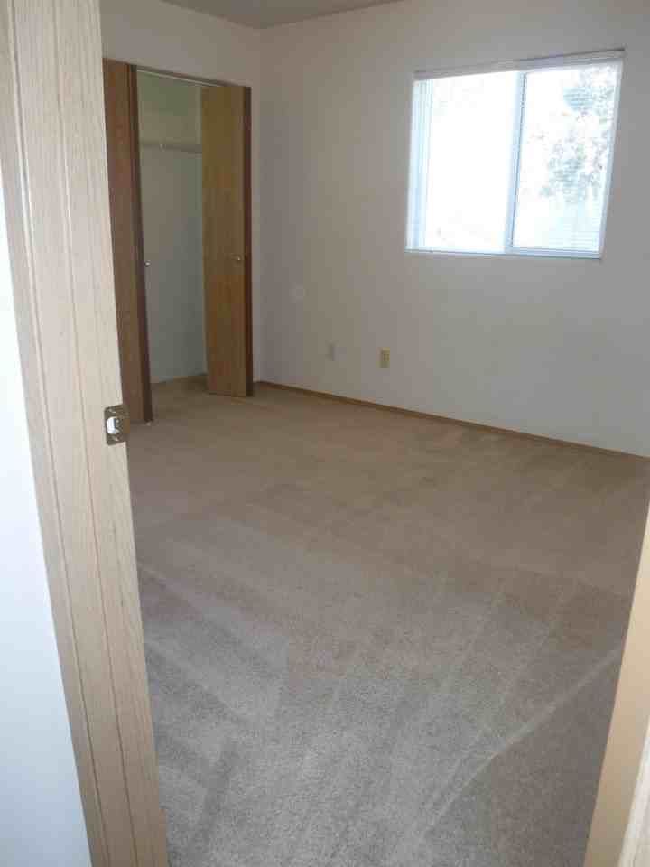 2332 Ne Ocker Dr #3 - Photo 5 of 11