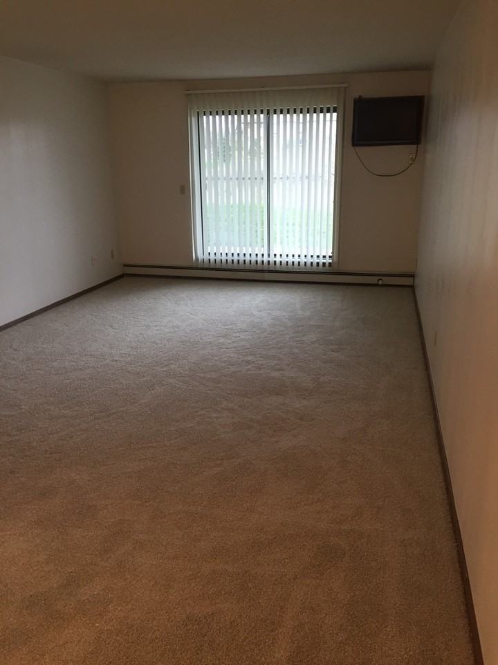 Holly 100 - Photo 5 of 50