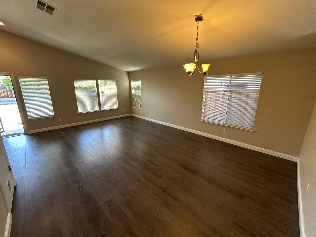 1145 Stonecrest Dr - Photo 4 of 21