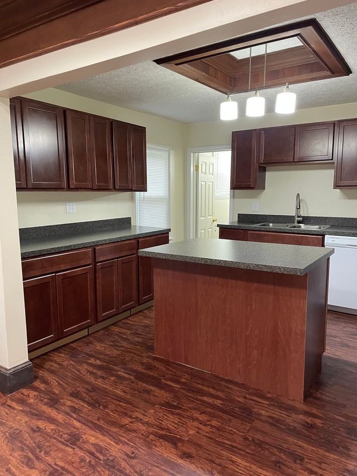 185 Market St - Photo 5 of 15