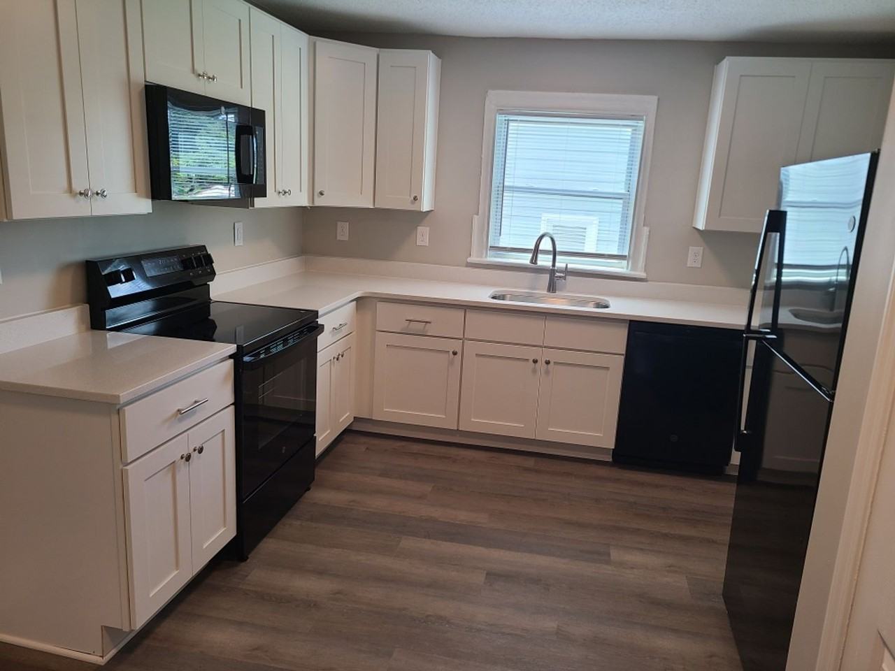 1147 W Academy St - Photo 2 of 9