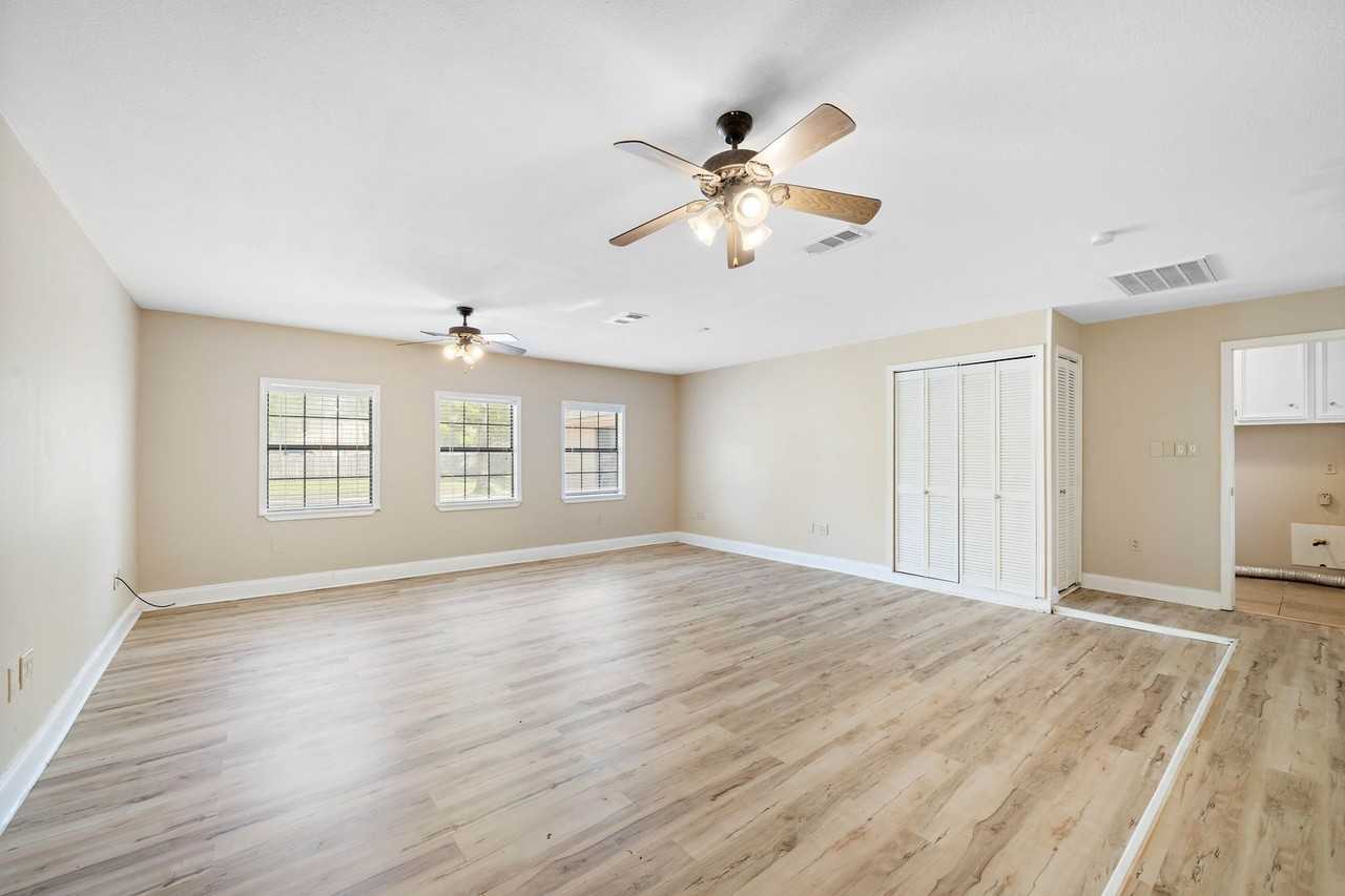 4915 Kentington Dr - Photo 2 of 11