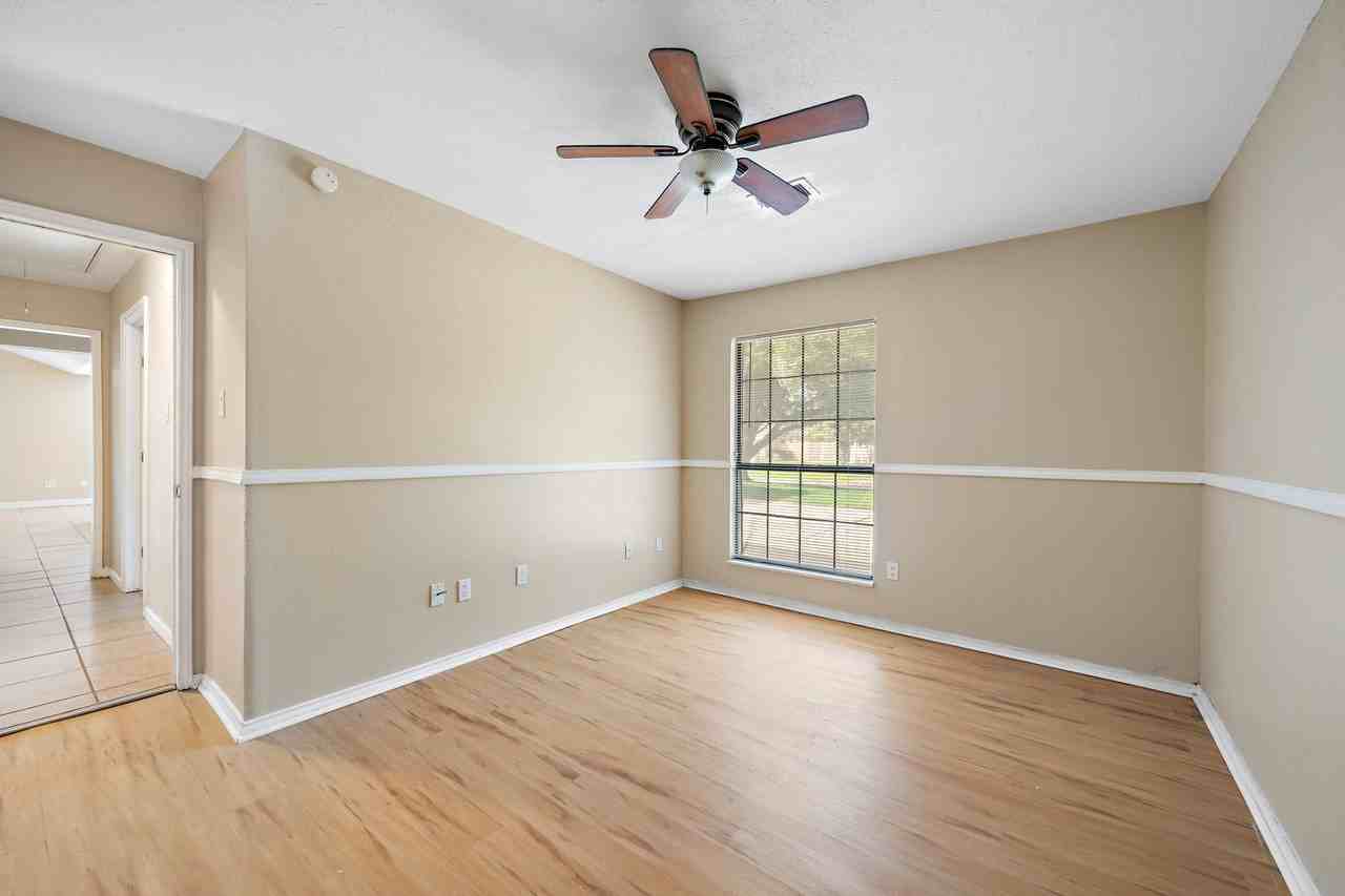 4915 Kentington Dr - Photo 7 of 11