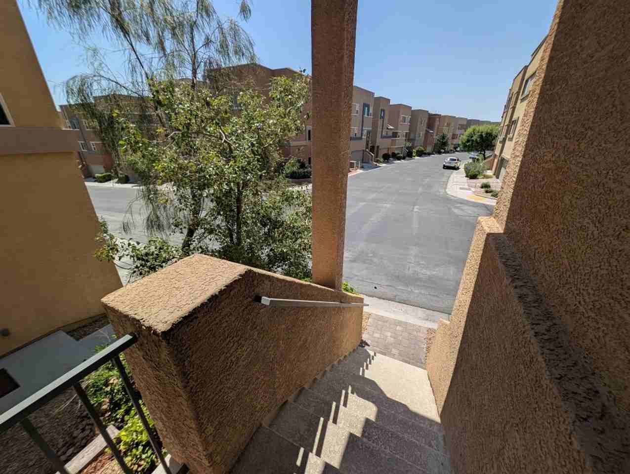 10544 Headwind Ave - Photo 2 of 40