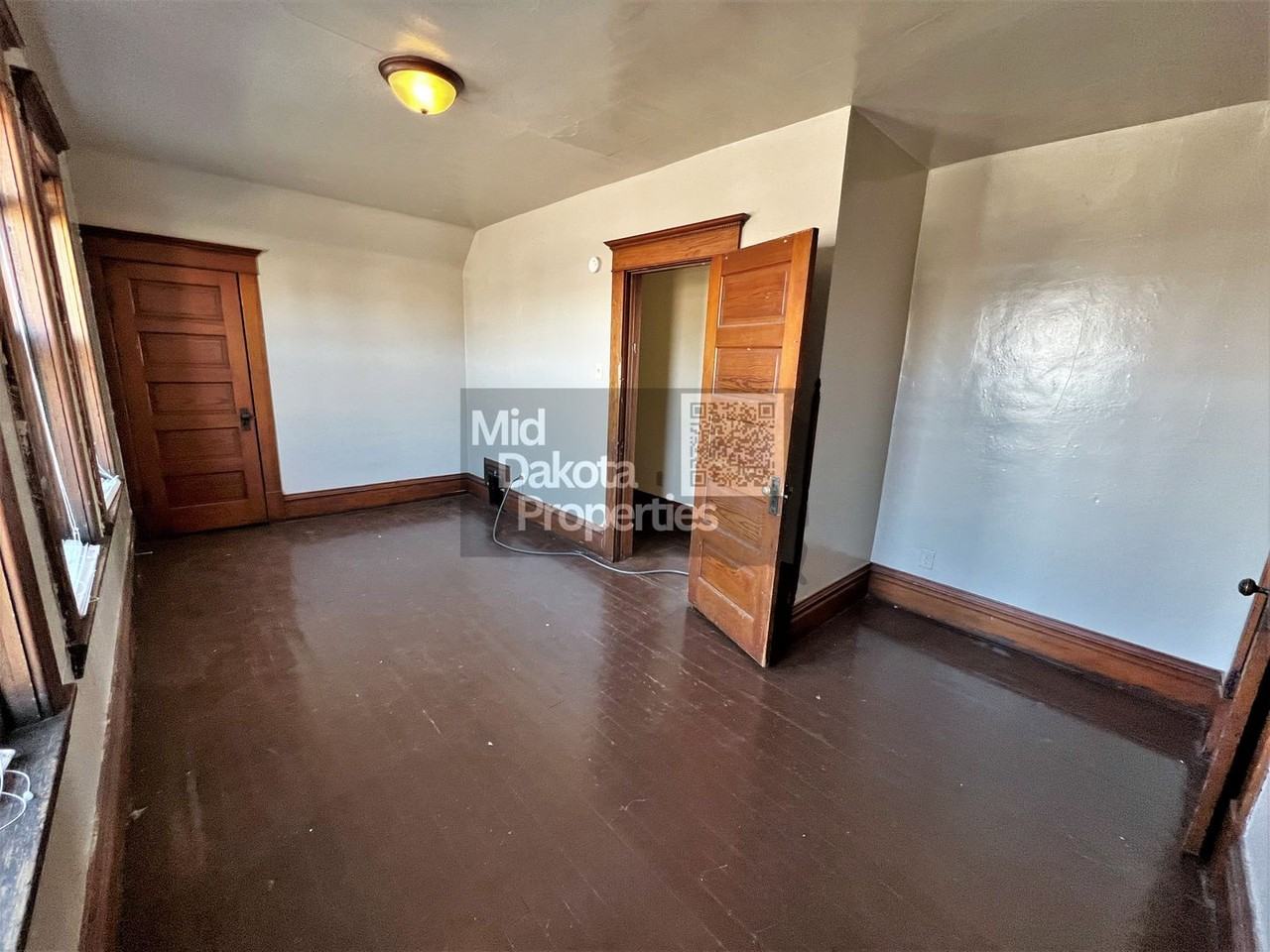 115 N Sanborn Blvd - Photo 7 of 16