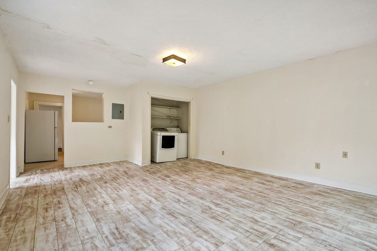 2915 University Dr - Photo 4 of 18