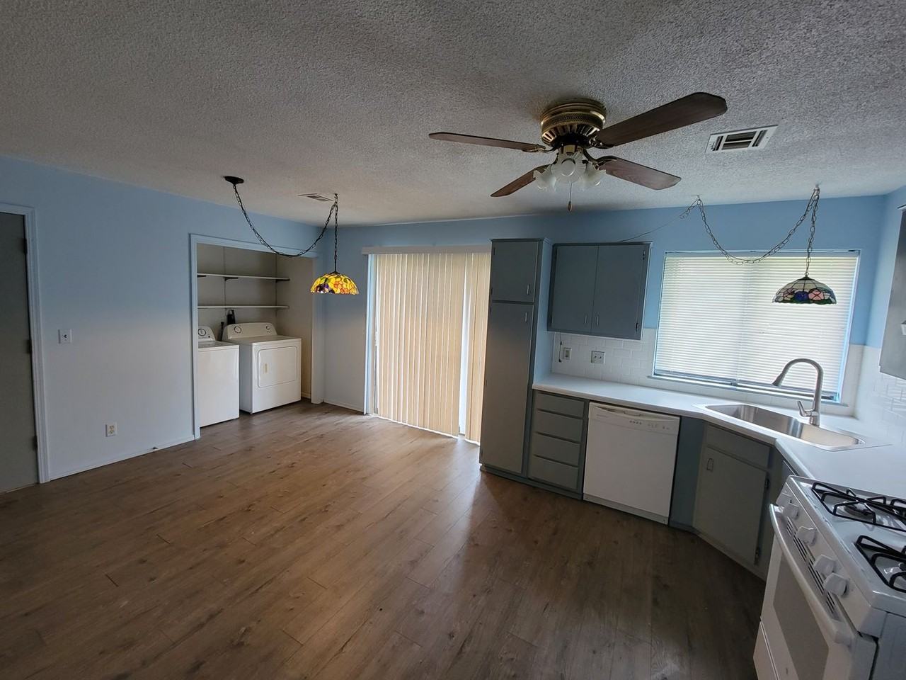 209 S 181st East Ave - Photo 3 of 8