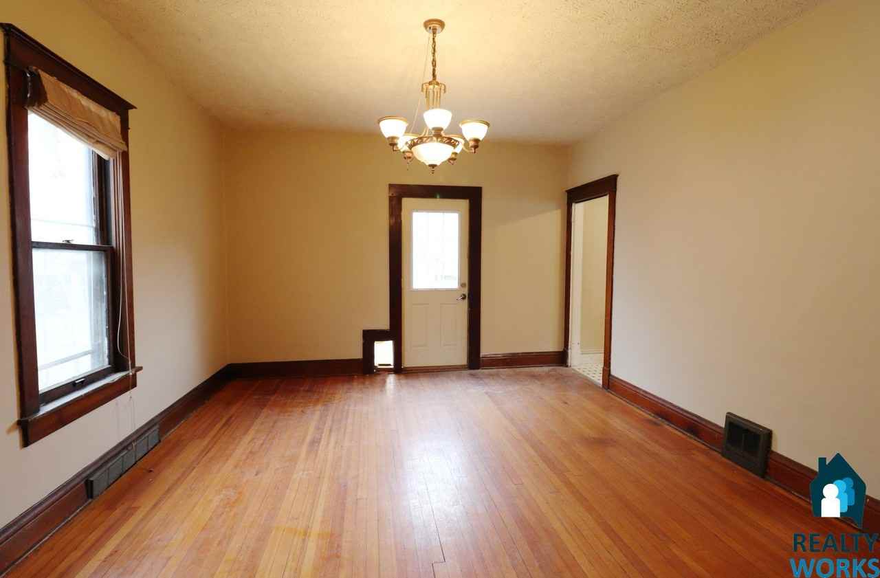 338 S 25th St - Photo 3 of 11