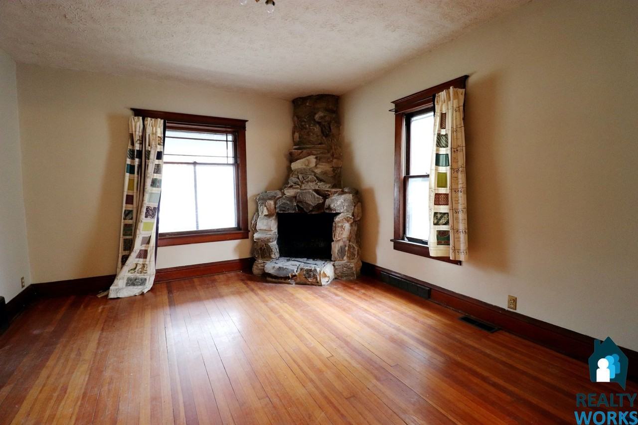 338 S 25th St - Photo 5 of 11