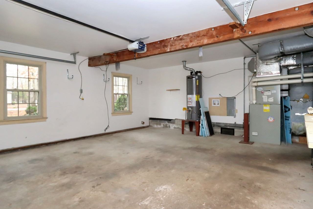 227 Aspen Blvd - Photo 5 of 34