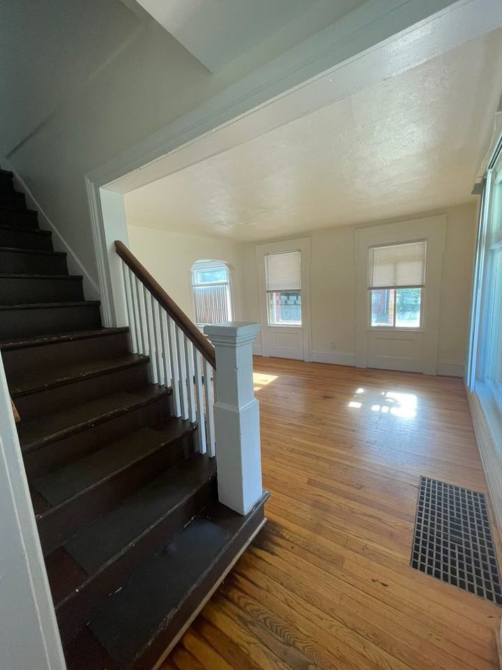 312 Washtenaw Rd - Photo 5 of 31