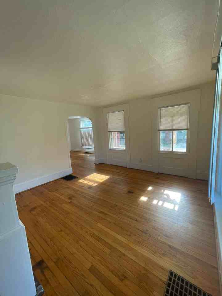 312 Washtenaw Rd - Photo 6 of 31