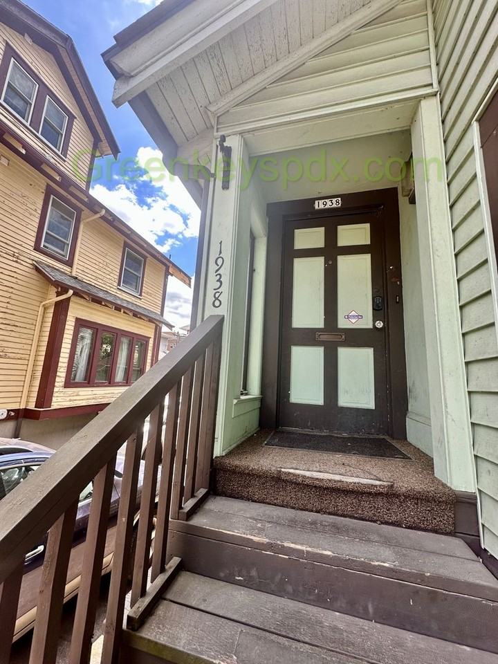 1938 Ne Weidler St - Photo 2 of 33