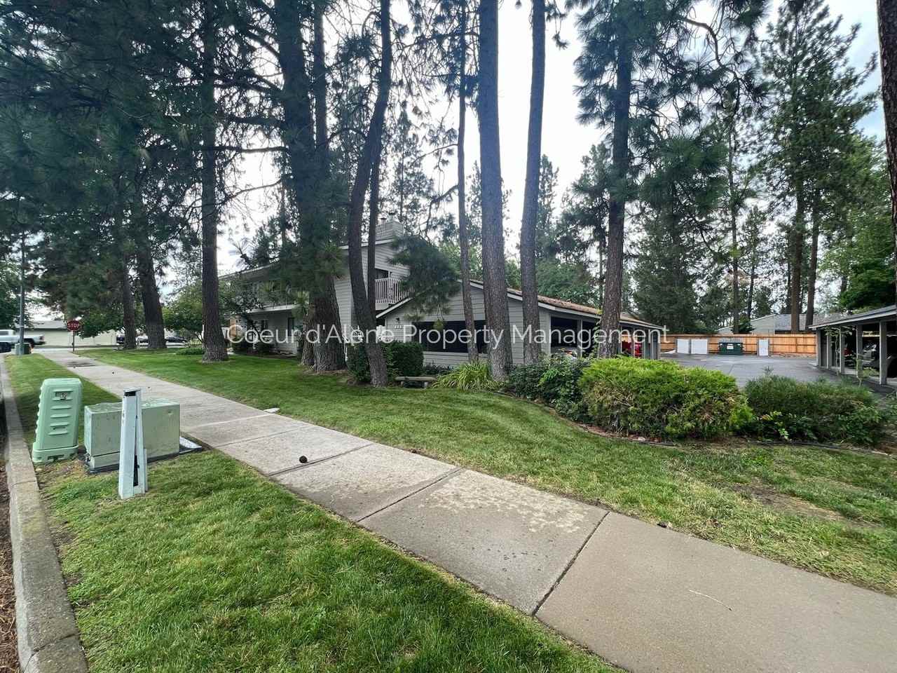 623 E Whispering Pines Ln - Photo 2 of 12