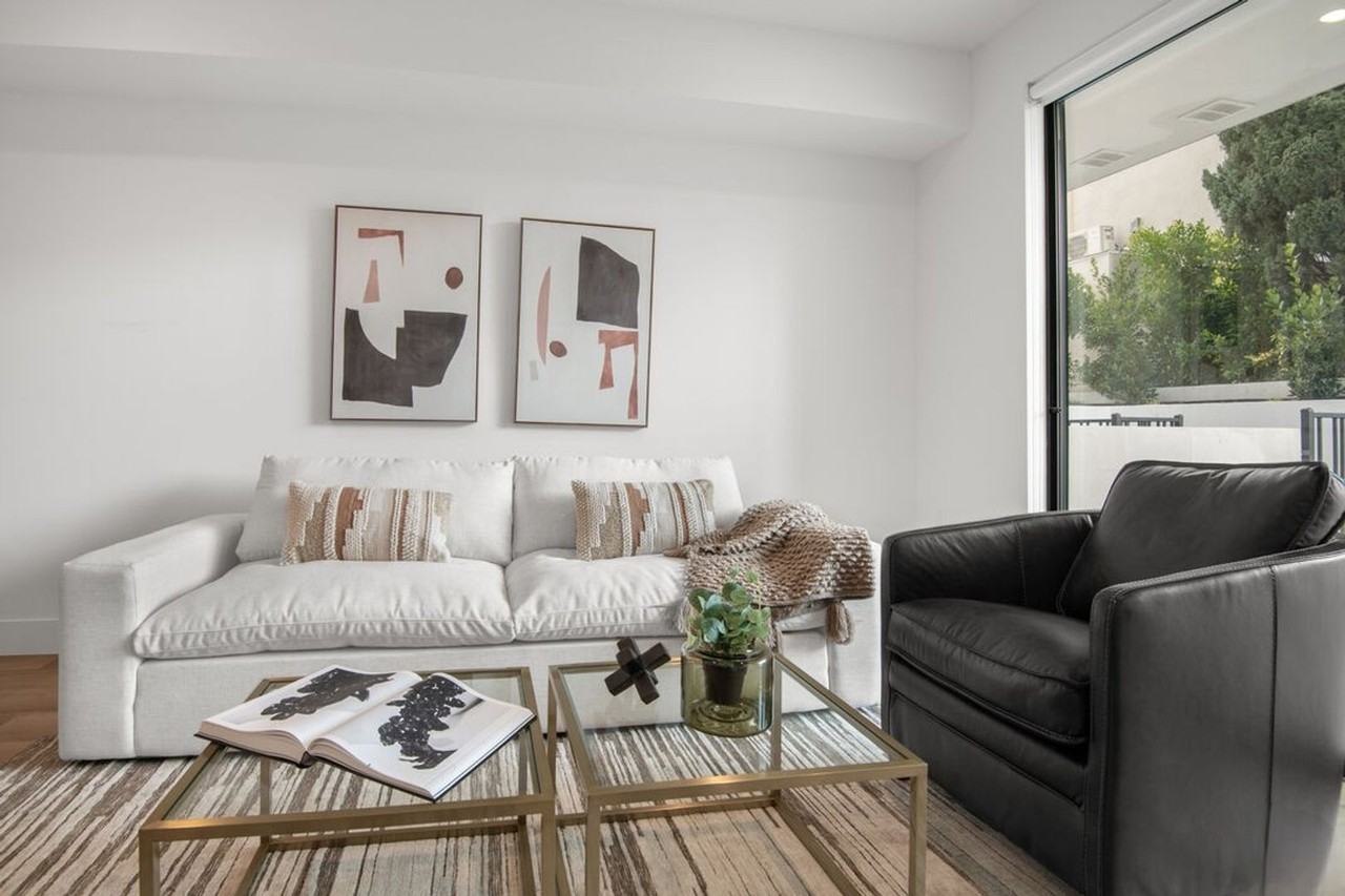 8326 Blackburn Ave. - Photo 2 of 21