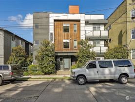 The Junior - Photo 1 of 1