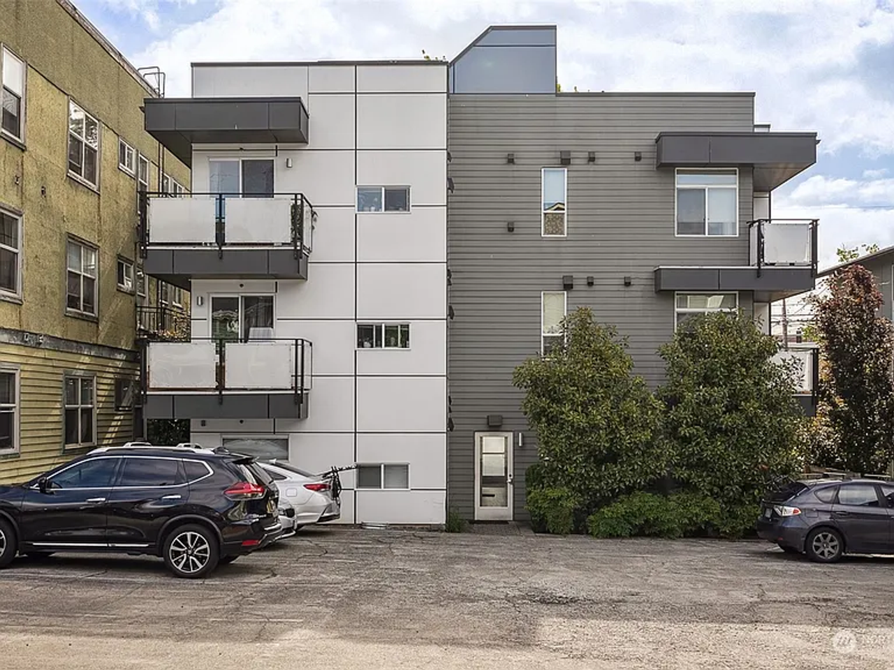 The Junior - Photo 2 of 8