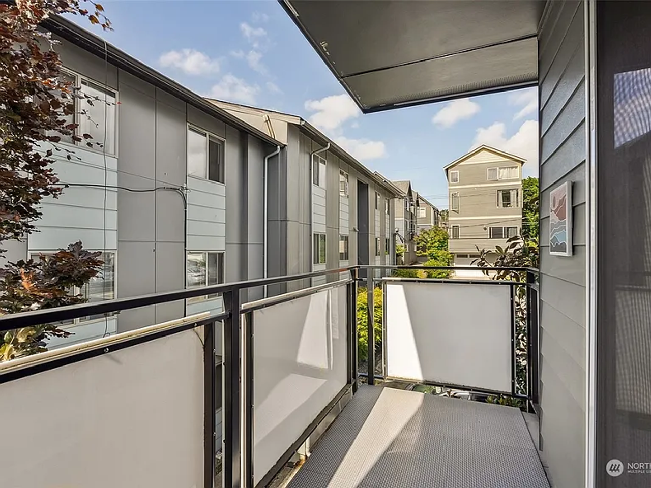 The Junior - Photo 3 of 8