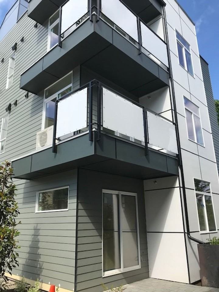 The Junior - Photo 5 of 8