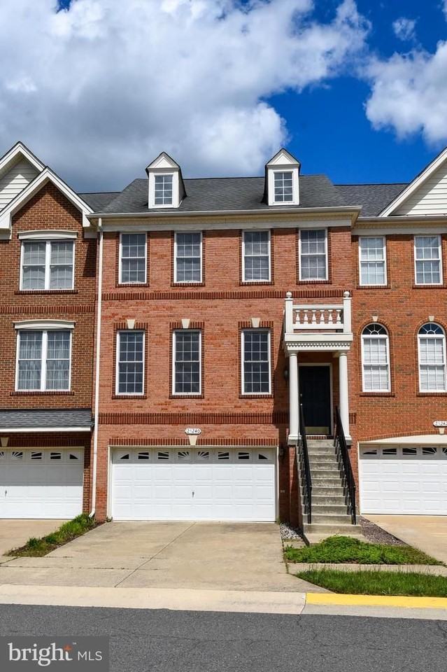 25240 Lyon Ter - Photo 2 of 46